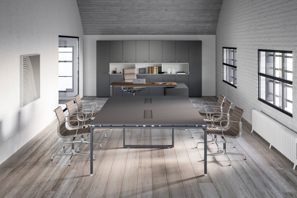 tavolo riunione float office con doppio top access centrale su piano in CDF antracite e struttura in metallo verniciato antracite