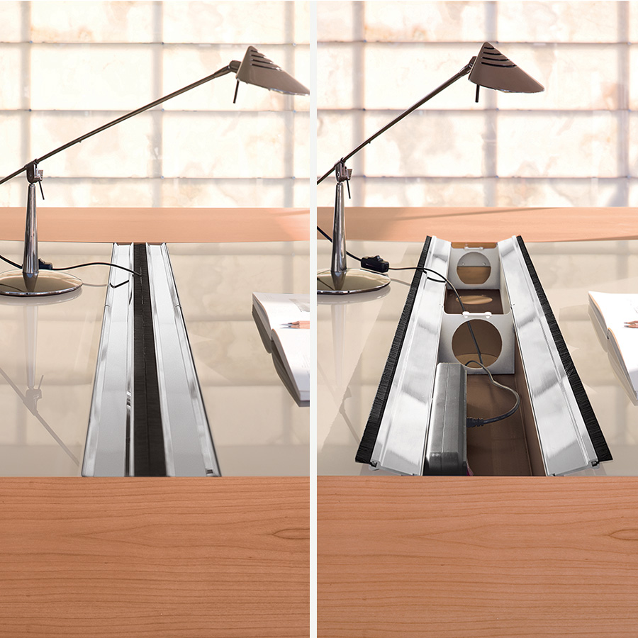Trappe top-access sur table de réunion