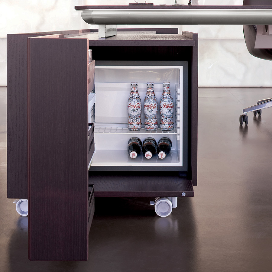 Compartment that can be fitted with a mini-bar