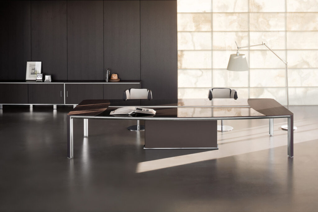 Tavolo riunione darch in legno rovere tinto wenge e inserti in cristallo